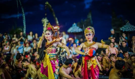 Tipe-Tipe Traveler di Muka Bumi, Kamu Termasuk yang Mana? 2 Kegiatan acara budaya