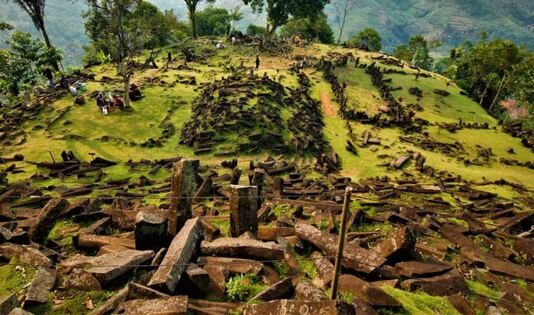 Situs Gunung Padang, destinasi wisata, misteri gunung padang, situs gunung padang, sejarah indonesia, borobudur, megalitikum, gunung padang, 