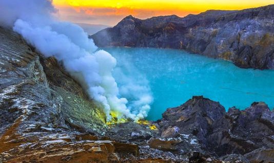 Mau ke Banyuwangi? Wajib ke 5 Destinasi Wisata Ini 5 Ijen