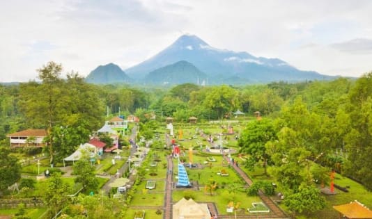 Capture Merapi Park dari atas, eropa, destinasi wisata, venice, wisata eropa, farmhouse lembang, wisata bandung, ngetrip, oro-oro ombo, merapi park,