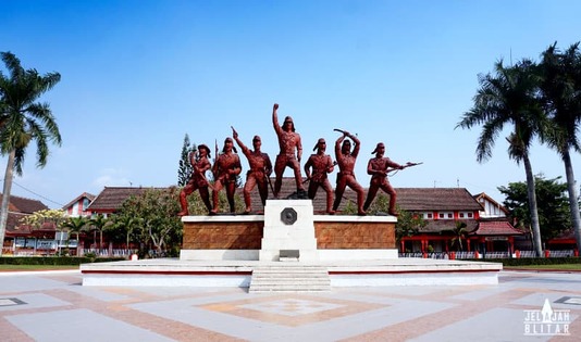 Yuk, Ngetrip ke 10 Tempat Bagus di Blitar, Kotanya Proklamator! 1 blitar, destinasi wisata, kawanjo, ngetrip, trip, soekarno, presiden soekarno, presiden ri, PETA, monumen peta, pantai tambakrejo, candi penataran, pusara, taman kebon rojo,pantai peh pulo, telaga rambut monte, istana gebang, pemandian sumber udel,
