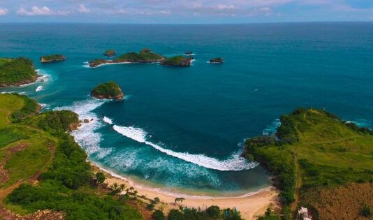 Yuk, Ngetrip ke 10 Tempat Bagus di Blitar, Kotanya Proklamator! 6 blitar, destinasi wisata, kawanjo, ngetrip, trip, soekarno, presiden soekarno, presiden ri, PETA, monumen peta, pantai tambakrejo, candi penataran, pusara, taman kebon rojo,pantai peh pulo, telaga rambut monte, istana gebang, pemandian sumber udel,