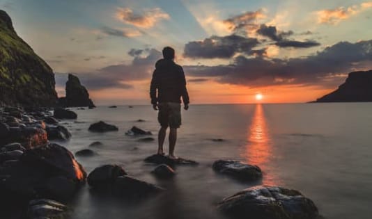 Tipe-Tipe Traveler di Muka Bumi, Kamu Termasuk yang Mana? 7 Menjajaki spot wisata yang baru di temukan