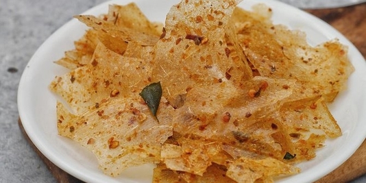 13 Olahan Aci Khas Bandung yang Bikin Nagih. Nomor 8 Paling Unik! 10 Keripik kaca