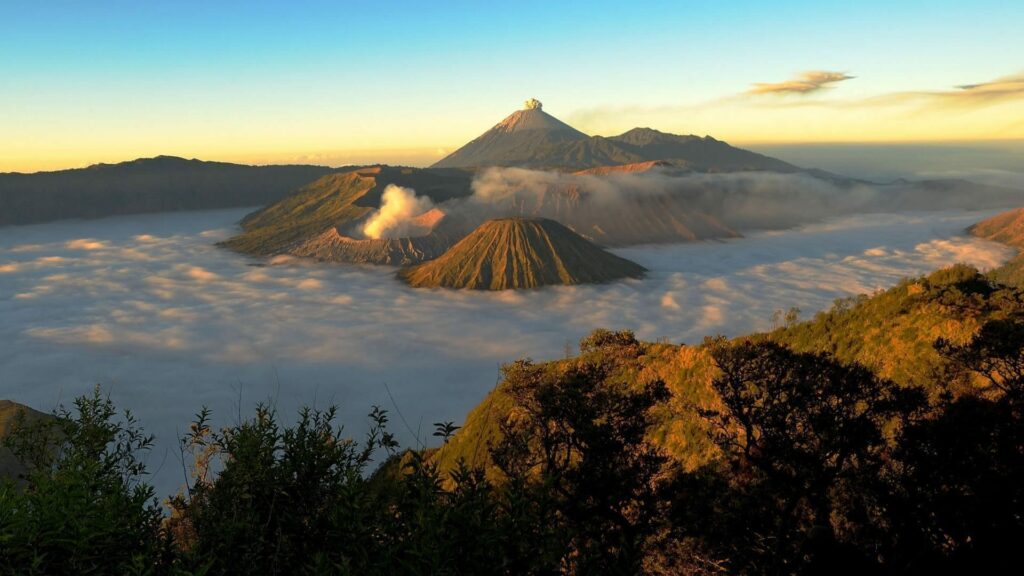 Gunung Bromo Kembali Tutup