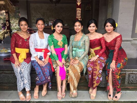 kebaya bali 2