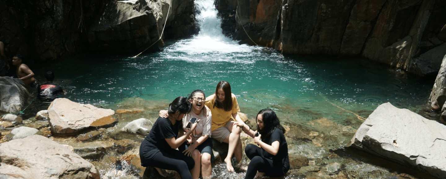 Milenials, Cek Nih 4 Spot Foto Saat Ngetrip ke Curug Cibaliung!