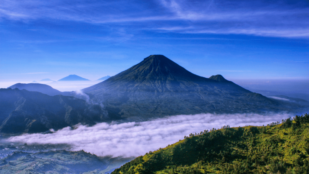 Temukan Kedamaian di Puncak Gunung Sindoro Bersama Pigijo! Temukan Kedamaian di Puncak Gunung Sindoro Bersama Pigijo!