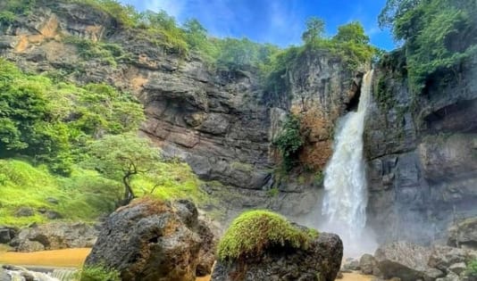 Salah satu Curug di Geopark Ciletuh, geopark, unesco, kawanjo, destinasi wisata, gunung batur, geopark batur, geopark gunung sewu, geopark ciletuh, geopark gunung rinjani, rinjani, danau toba, 