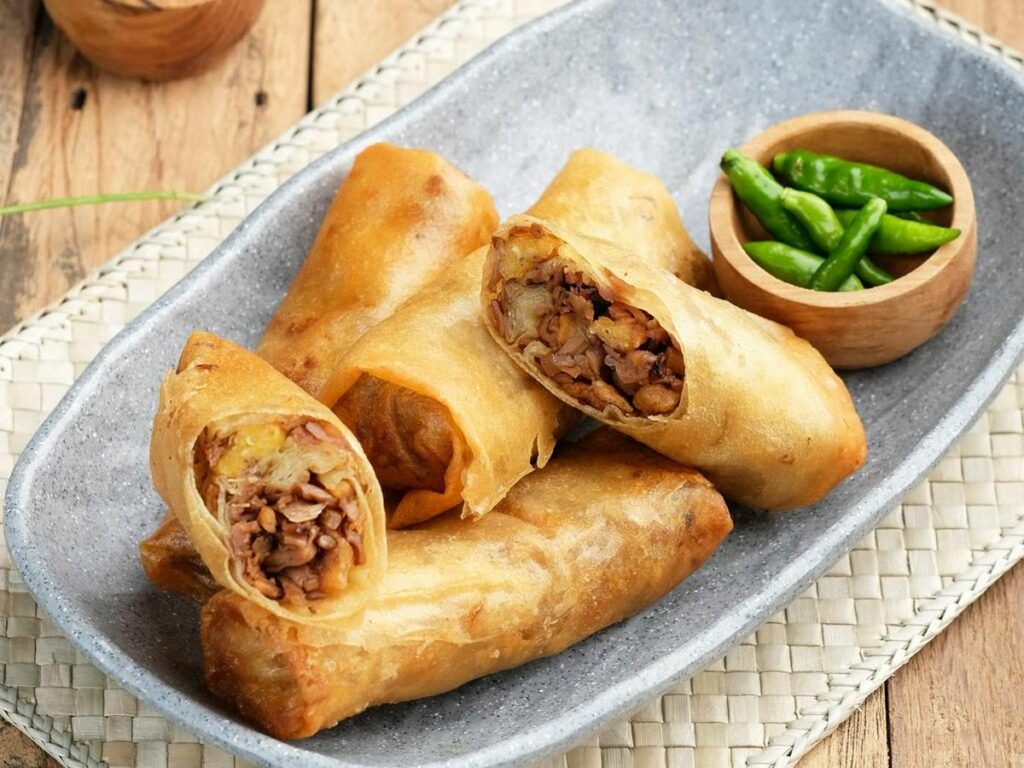 5 Jajanan Khas Semarang yang Wajib Jadi Oleh-Oleh 1 Lumpia