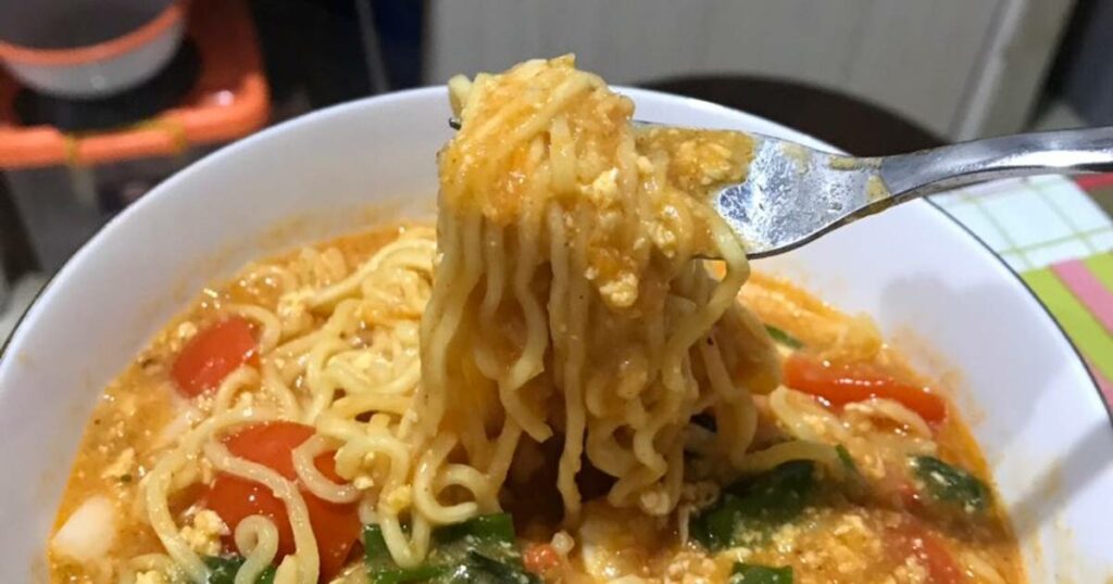 Mie instan Rebus