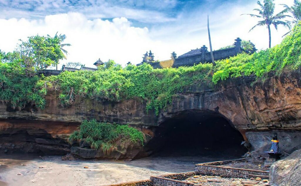 Menikmati 8 Aktivitas Seru Pantai Soka yang Unik di Bali 8 Pantai Soka Goa