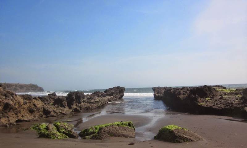 Menikmati 8 Aktivitas Seru Pantai Soka yang Unik di Bali 3 Pantai Soka pasir
