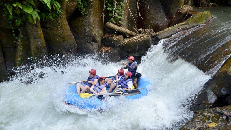 Menikmati 8 Aktivitas Seru Pantai Soka yang Unik di Bali 7 Rafting Bali