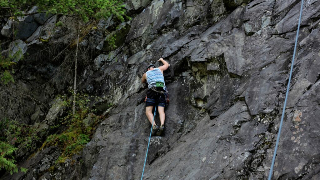 Rock Climbing, Rock Climbing di Bandung, destinasi wisata, Panjat Tebing, Gunung Batu, Tebing Goa Pawon, Tebing Citatah, Tebing Hawu, Liburan, Local experience, Indonesia, ngetrip,
