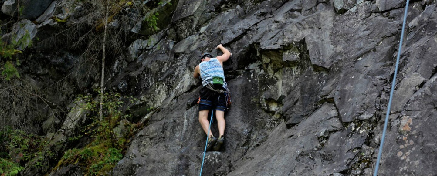 Spot Rock Climbing Seru di Bandung, Ada Apa Aja? Rock Climbing, Rock Climbing di Bandung, destinasi wisata, Panjat Tebing, Gunung Batu, Tebing Goa Pawon, Tebing Citatah, Tebing Hawu, Liburan, Local experience, Indonesia, ngetrip,