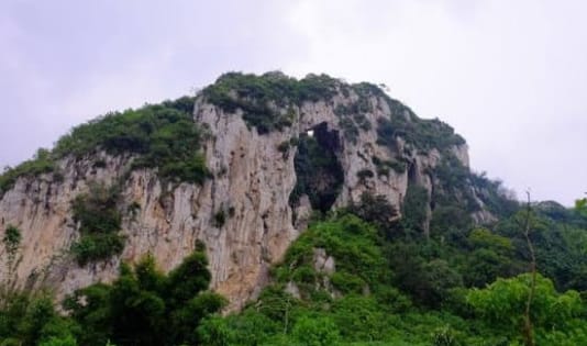 Spot Rock Climbing Seru di Bandung, Ada Apa Aja? 4 Ngetrip, Indonesia, destinasi wisata, paket wisata, liburan, local experience, Panjat tebing, Rock Climbing, Rock climbing di Bandung, Tebing Citatah, Gunung Batu, Goa Pawon, Tebing hawu,