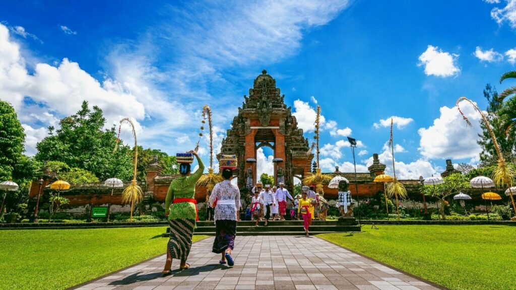 Kolaborasi Kemenparekraf Dalam Membuat Laman Khusus Bali di Situs Airbnb. Mantap! Balinese, traditional clothes, Pura Taman Ayun Temple, Indonesia,