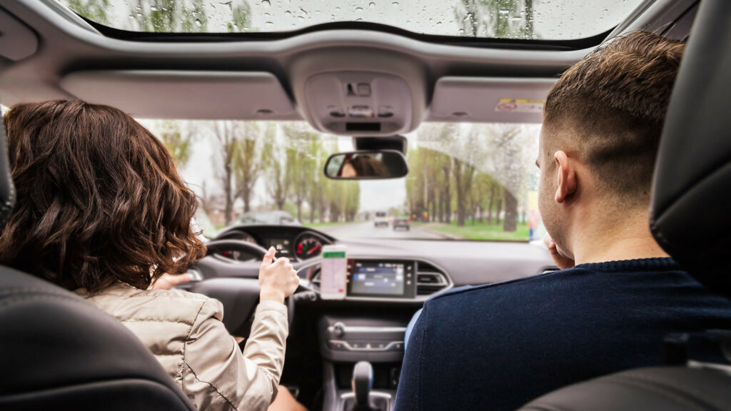 Tips Road Trip di Musim Hujan, Biar Aman Liburannya Road Trip di musim hujan