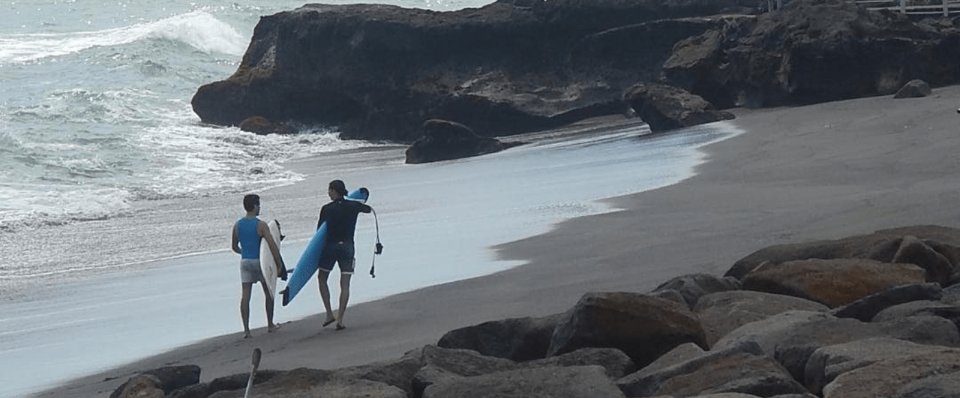 10 Pantai Pasir Hitam Nan Eksotis di Bali