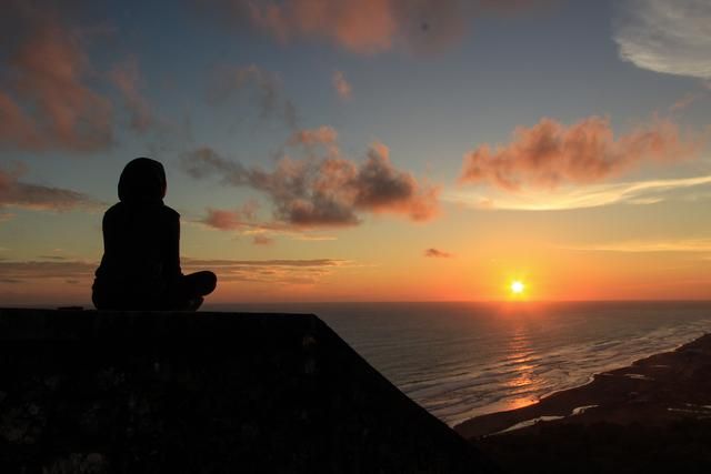 Kawanjo, Local Experiences, Pigijo, Ngetrip, Indonesia, Destinasi Wisata, Paket Wisata, Trip, Yogyakarta, Kegiatan Antimainstream, Bersepeda, Berburu Sunrise dan Sunset, Temple Running, Melukis Topeng dan Batik, Sandboarding, Glamping