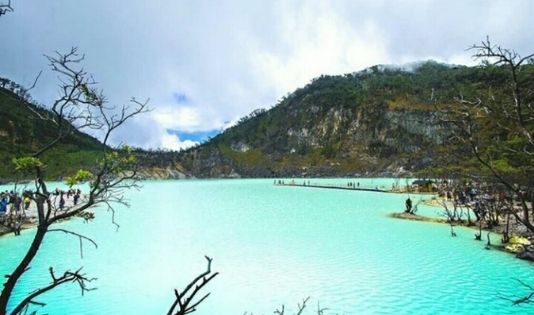Kawah Terindah di Indonesia