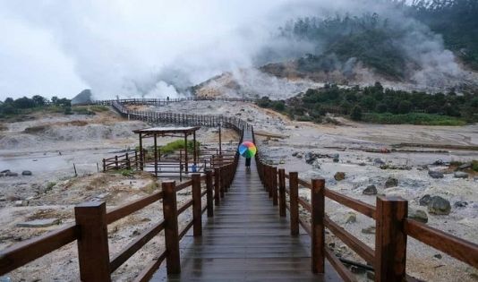 Kawah Terindah di Indonesia