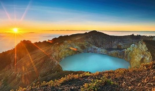 Kawah Terindah di Indonesia