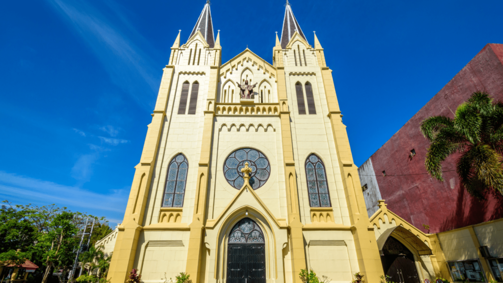 Sambut Natal 2021, Yuk Wisata Religi Bersama Keluarga Kawanjo, local experience, pigijo, Indonesia, ngetrip,destinasi wisata, paket wisata, trip, Jakarta, Jawa Timur, Sumatera Utara, Salib Kasih, Gereja Katedral, Gereja Pohsarang, Graha Maria Annai Velangkanni, Gereja Sion