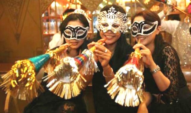 Lampion Hingga Doa, Inilah 5 Tradisi Perayaan Tahun Baru di Indonesia 4 Terompet tahun baru