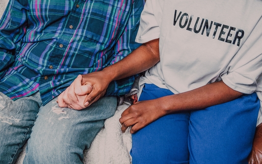 11 Hal yang Harus Diperhatikan Sebelum Jadi Relawan Korban Bencana Alam 12 Volunteer pegangan tangan