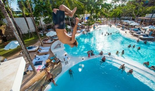 Rekomendasi Bar dan Beach Club Buat Kamu yang Ngetrip ke Bali 3 Rekomendasi Bar dan Beach Club Buat Kamu yang Ngetrip ke Bali