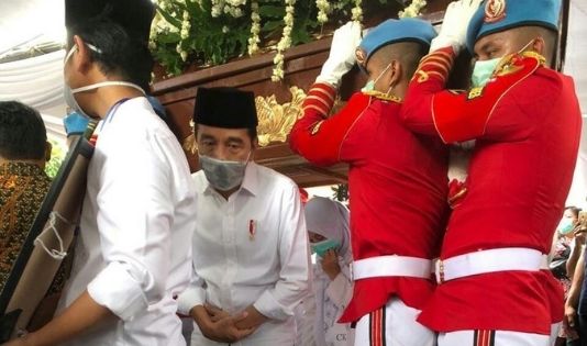 Tradisi Unik dan Menyeramkan