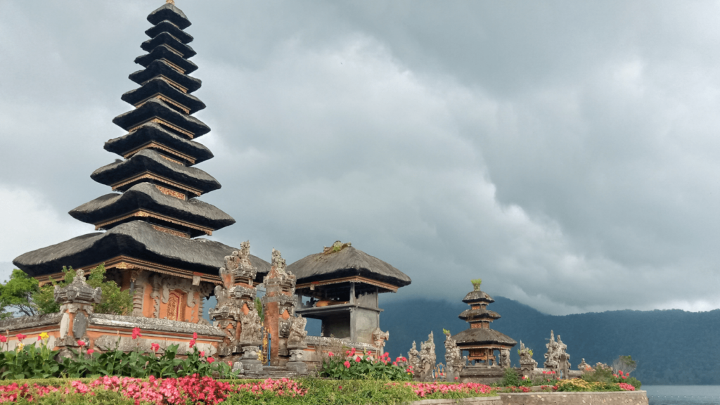 5 Alasan Pura Ulun Danu Bikin Ngebet Liburan 5 Alasan Pura Ulun Danu Bikin Ngebet Liburan