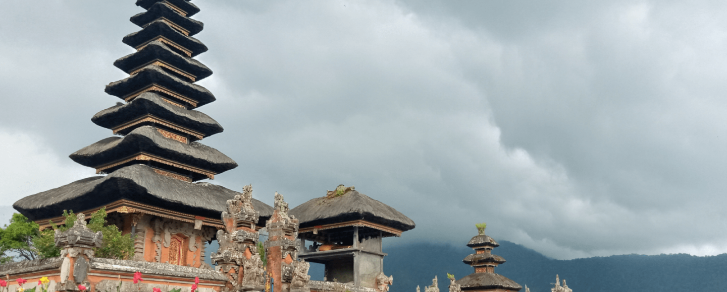 5 Alasan Pura Ulun Danu Bikin Ngebet Liburan