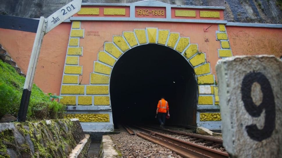 Terowongan Sasaksaat artikel