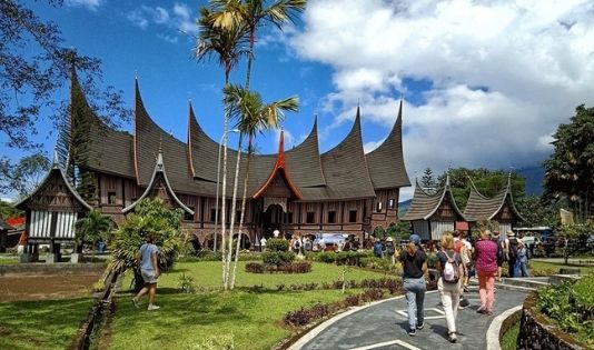 Destinasi Wisata Menarik di Sumatera Barat yang Bisa Kawanjo Kunjungi 2 Destinasi Wisata Menarik di Sumatera Barat yang Bisa Kawanjo Kunjungi