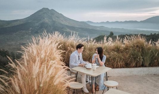 Nyantai Sambil Menikmati Panorama Gunung? Ini 5 Rekomendasi Kafe di Kintamani