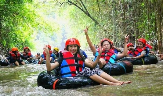 Destinasi Wisata Menarik di Sumatera Barat yang Bisa Kawanjo Kunjungi 4 Panorama menarik dan landscape yang menyejukan ditambah lagi bukit yang hijau