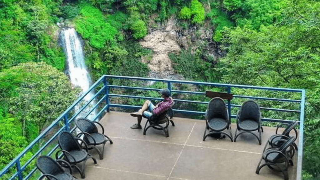 7 Curug di Bandung Raya dengan Keunikan Tersendiri 7 Curug di Bandung Raya dengan Keunikan Tersendiri