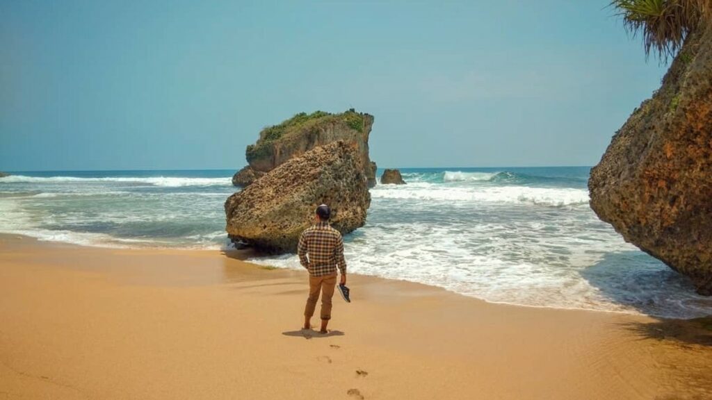Imlek 2022, Wisata Pantai Gunung Kidul Diserbu Wisatawan
