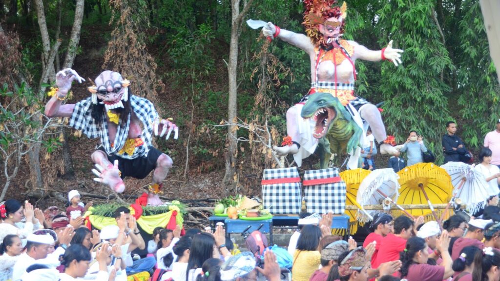 Pawai Ogoh-Ogoh Ditiadakan Karena Angka COVID-19 di Bali Tinggi Pawai Ogoh-Ogoh Ditiadakan Karena Angka COVID-19 di Bali Tinggi