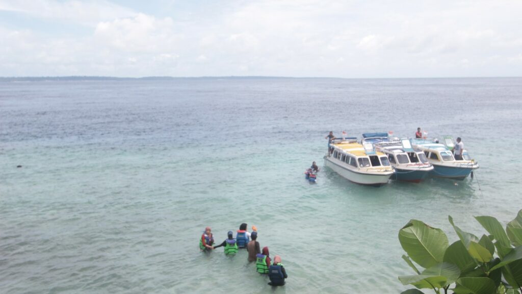 Wow, Pulau Tak Berpenghuni di Bangka Ini Malah Cantik Banget Wow, Pulau Tak Berpenghuni di Bangka Ini Malah Cantik Banget