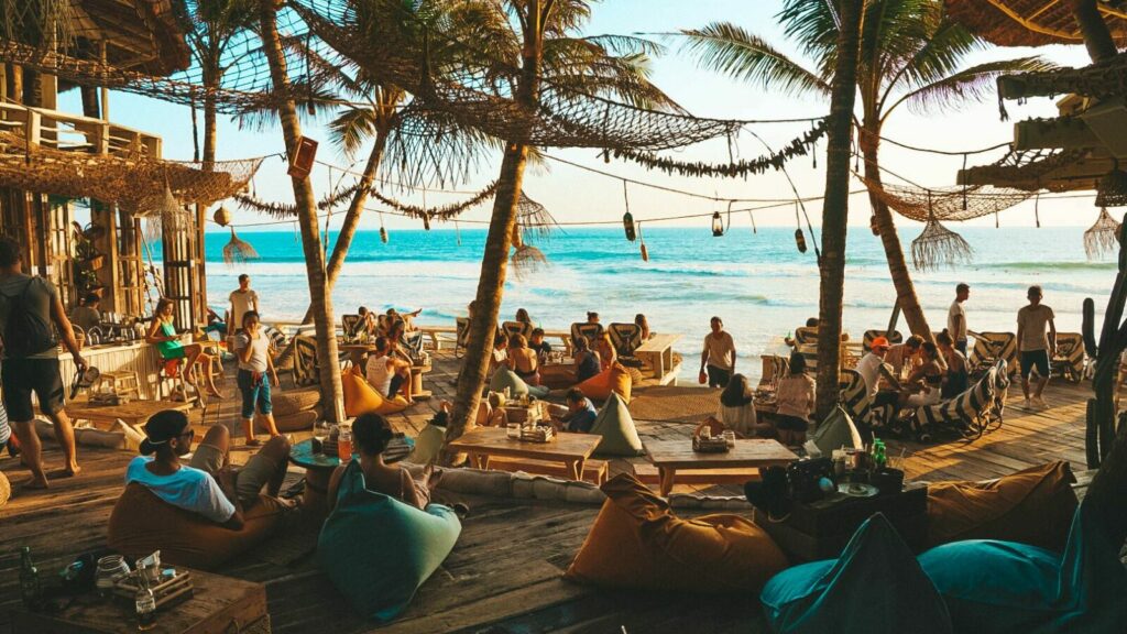 Ngetrip ke Bali Jangan Lupa Coba 5 Bar dan Beach Club Seru Ini