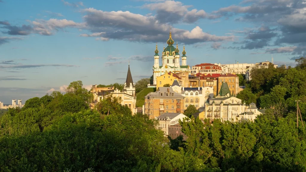 Sedang Perang, Ukraina Padahal Punya 5 Destinasi Wisata Cantik Favorit Wisatawan