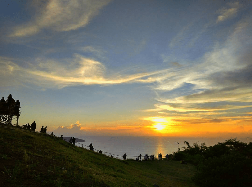 sunrise, bukit cemara, sukabumi, trekking, desa wisata, cisande, cicantayan, gunung salak, gunung gede pangrango, sunrise point,