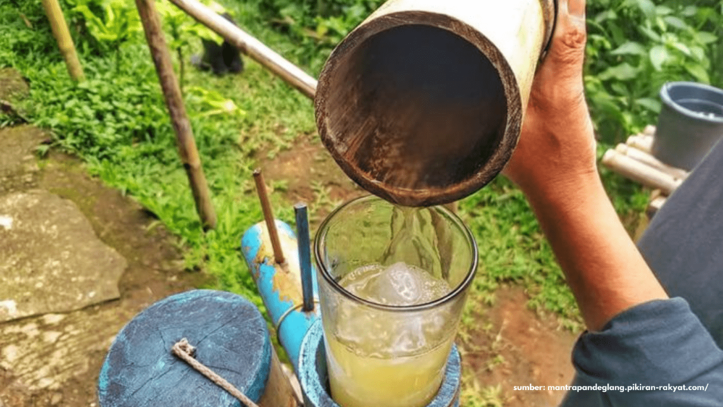 Mengenal Air Nira, Bahan Baku Khas Kampung Lahang Mengenal Air Nira, Bahan Baku Khas Kampung Lahang