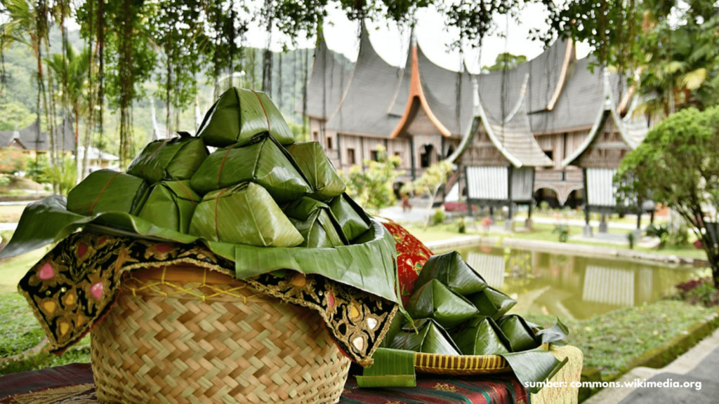 Mencicip Nasi Kabaka, Makanan Khas Kubu Gadang