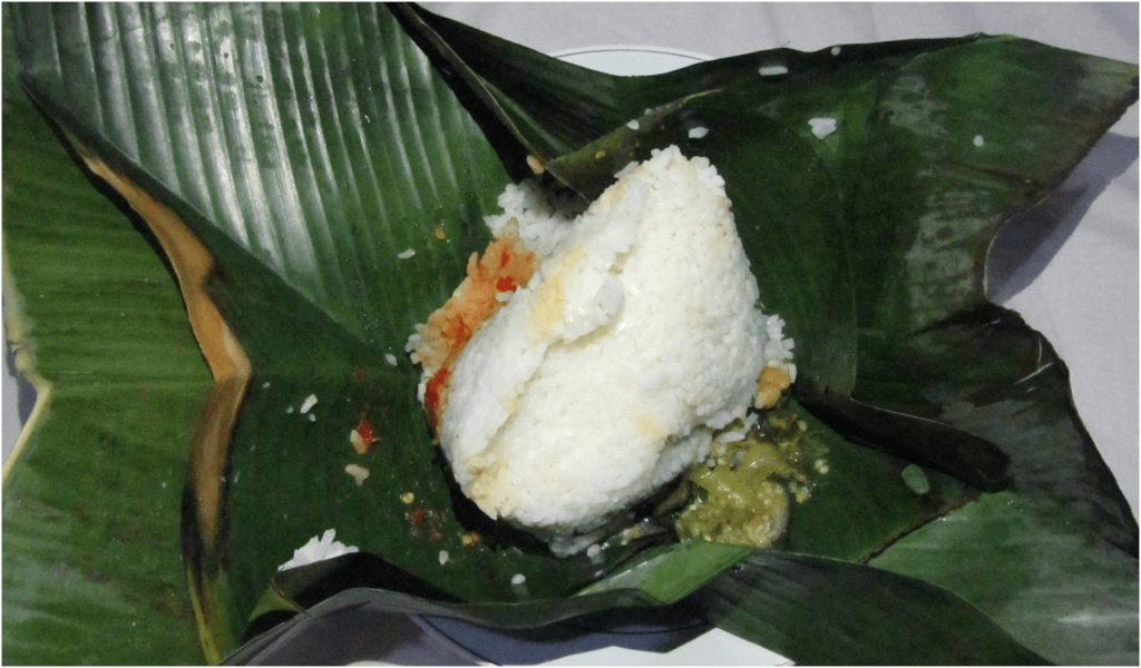 Mencicip Nasi Kabaka, Makanan Khas Kubu Gadang 2 nasi baka, nasi kabaka, kubu gadang, padang panjang, kawanjo, makanan khas, makan baradaik, desa wisata,