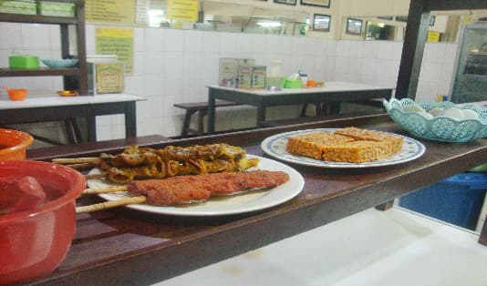 Kuliner legendaris Malang Warung lama H. Ridwan 3 travelingyuk.com